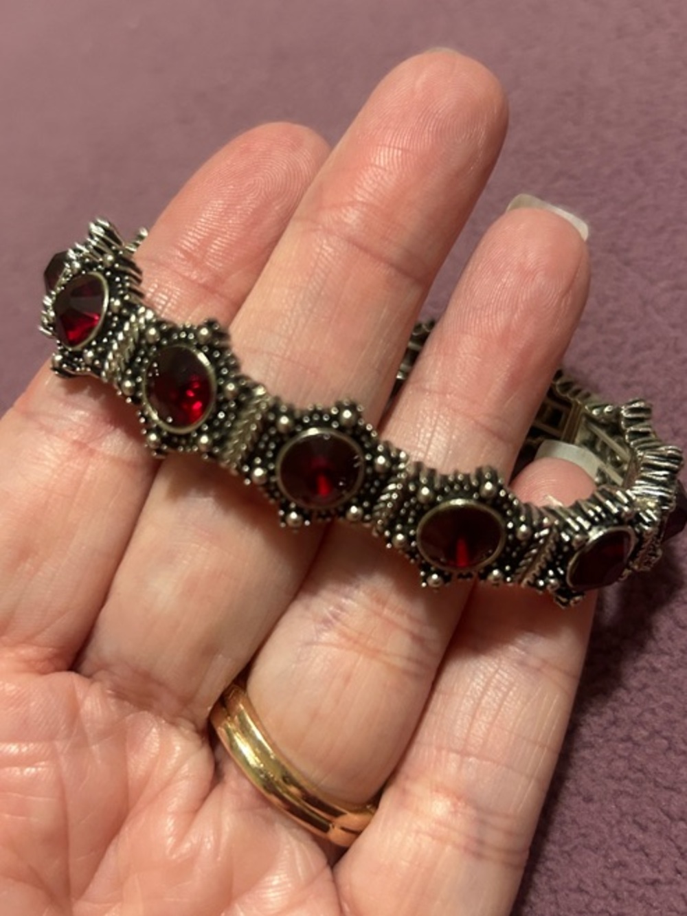 Vintage-Inspired Red Stone Silver Stretch Bracelet